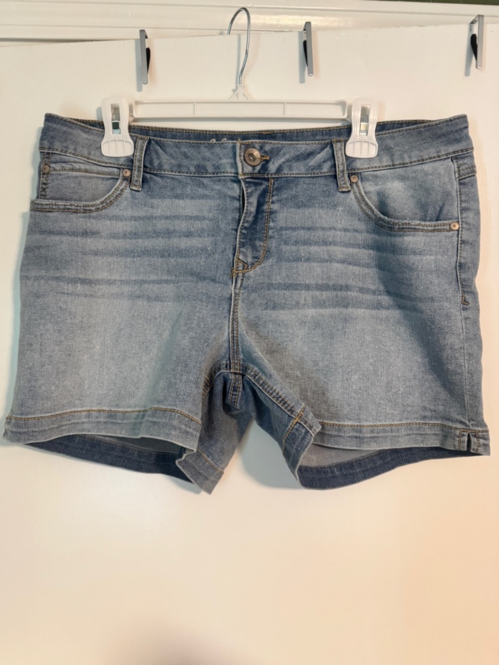 Natural Reflections shorts size 14